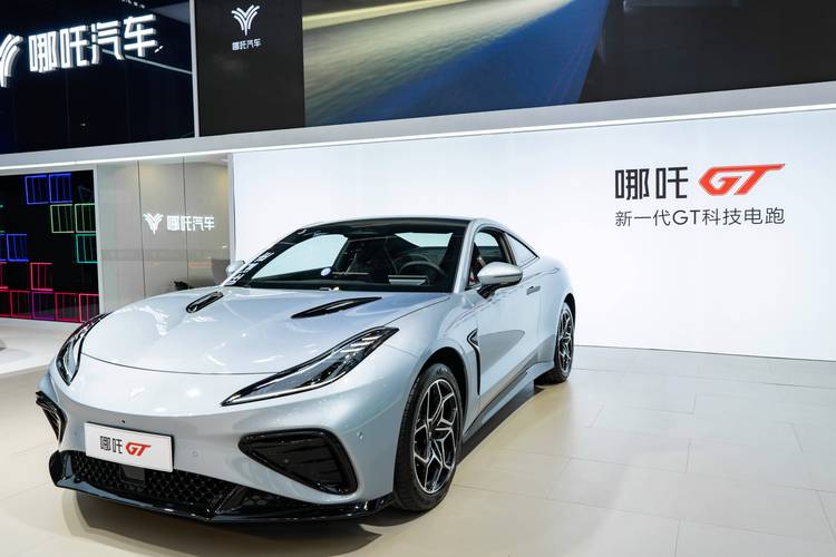 东莞石龙镇清迈宝企业管理咨询哪吒汽车在智能汽车领域的表现，领途汽车在新能源汽车市场中的影响力